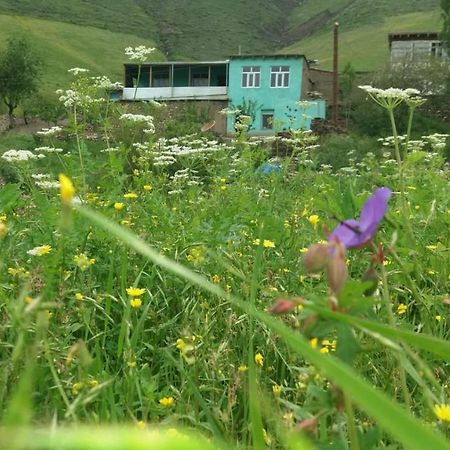 Mountain House Hotel Xinaliq Buitenkant foto