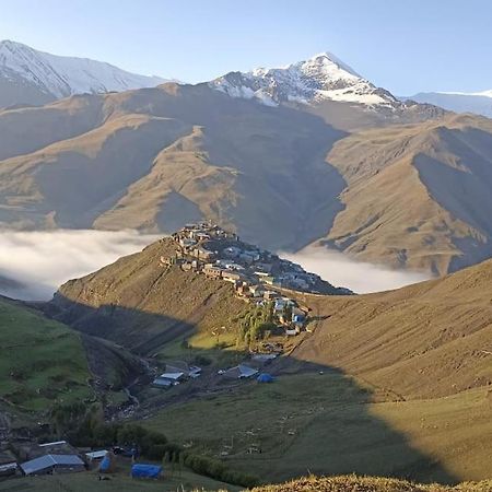 Mountain House Hotel Xinaliq Buitenkant foto