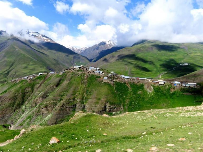 Mountain House Hotel Xinaliq Buitenkant foto