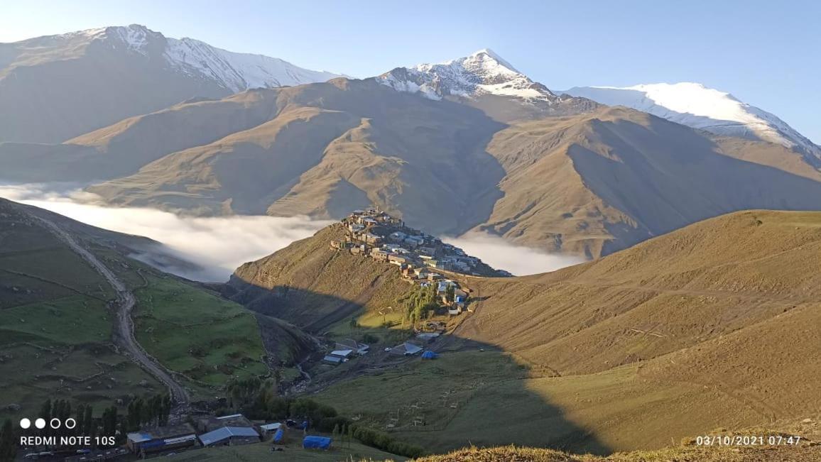 Mountain House Hotel Xinaliq Buitenkant foto